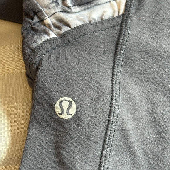 Lululemon Black and White Patterned Leggings - Picture 2 of 4